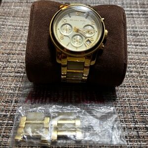 Michael Kors Runway MK 5660 Watch 38mm